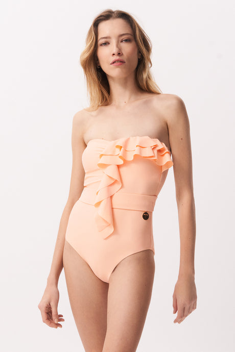 La Libellule. Maillot de bain une pièce. Maillot de bain femme Adèle de couleur saumon. Maillot de bain gainant. Maillot de bain taille haute. Décolleté en bandeau. Double usage, maillot de bain et body. Maillot de bain femme 1 pièce éco responsable.