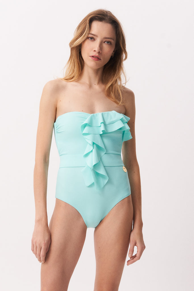 La Libellule. Maillot de bain une pièce. Maillot de bain femme Adèle de couleur turquoise. Maillot de bain gainant. Maillot de bain taille haute. Décolleté en bandeau. Double usage, maillot de bain et body.   Maillot de bain femme 1 pièce éco responsable.  Maillot de bain bijou, notre médaillon, signature de notre marque.