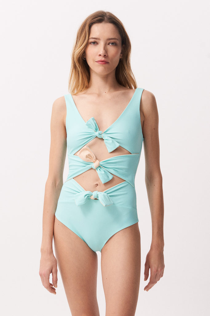 La Libellule. Maillot de bain une pièce. Maillot de bain femme Alex réversible de couleur turquoise et saumon. Maillot de bain gainant. Double usage, maillot de bain et body.   Maillot de bain femme 1 pièce éco responsable.  Maillot de bain bijou, notre médaillon, signature de notre marque.