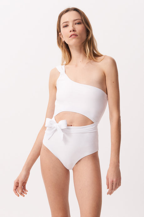 La Libellule. Maillot de bain une pièce. Maillot de bain femme Viviane de couleur blanc. Maillot de bain gainant. Double usage, maillot de bain et body.   Maillot de bain femme 1 pièce éco responsable.  Maillot de bain bijou, notre médaillon, signature de notre marque.